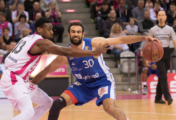 是他坚持不 是他坚持不