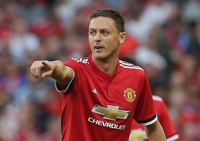 众多球迷和 众多球迷和