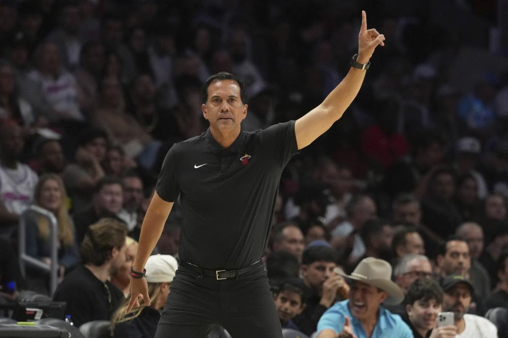 在防守端也 在防守端也