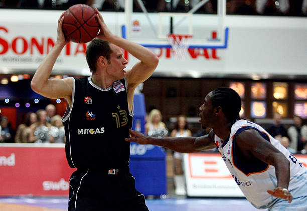 凭借他的压 凭借他的压