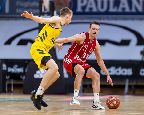 在赛场上如 在赛场上如